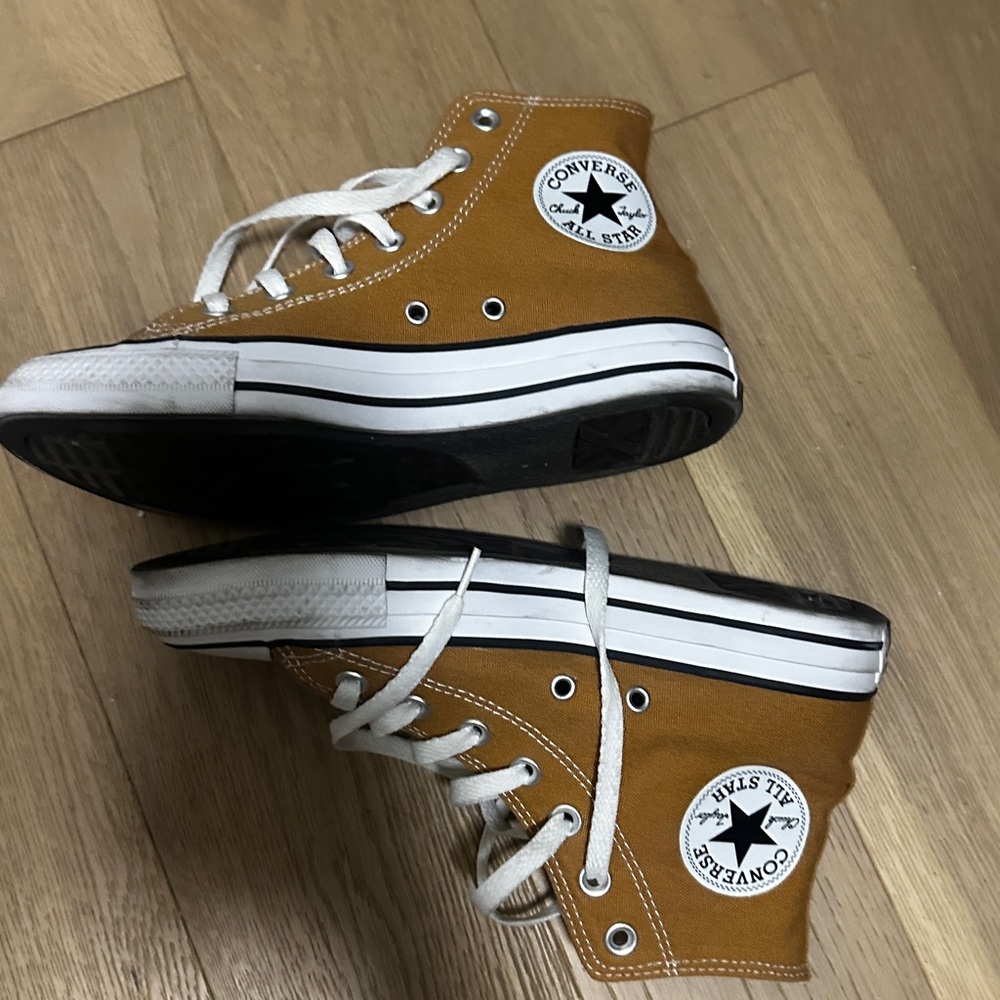 Converse camel color US 7 womens